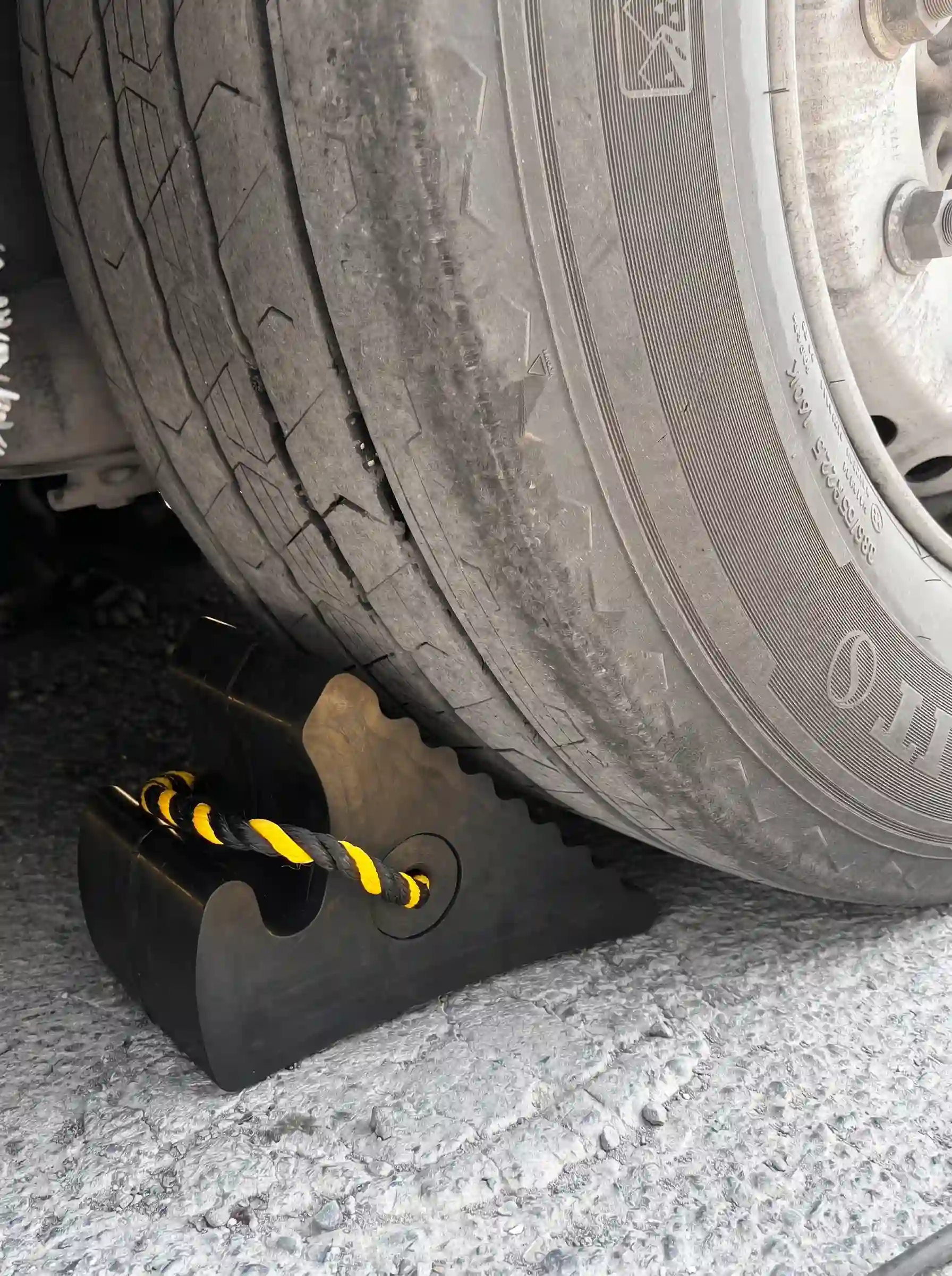 Rubber Wheel Stopper Dimensions: A Technical Guide for Heavy-Duty and Commercial Applications